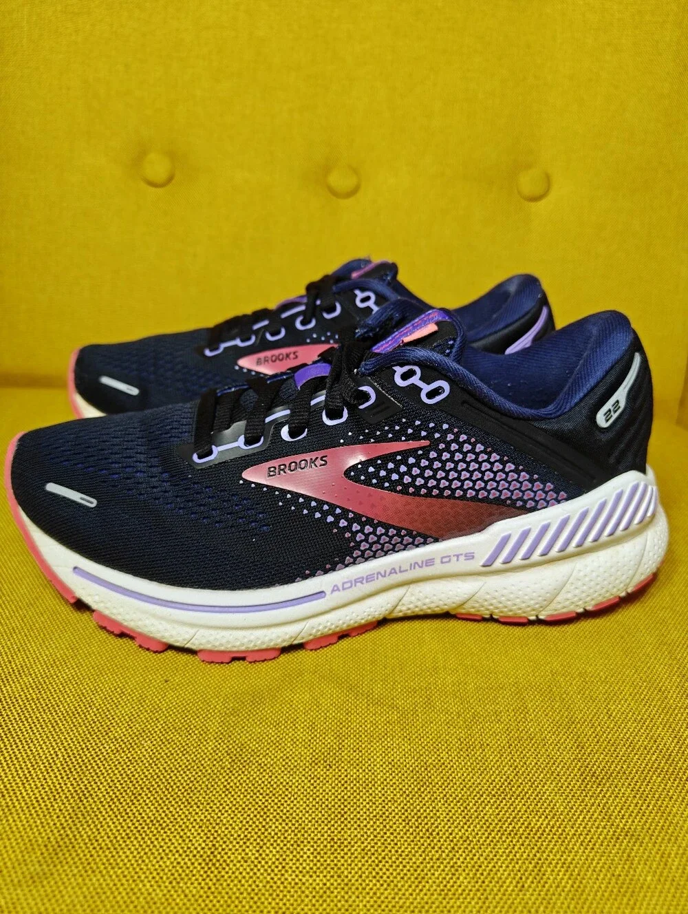 Brooks Adrenaline GTS 22 Women's Running Shoes Black/Purple/Coral Sneaker Sz 5.5